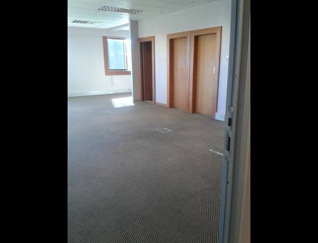 114M² OFFICE TO LET IN BELLVILLE CENTRAL
